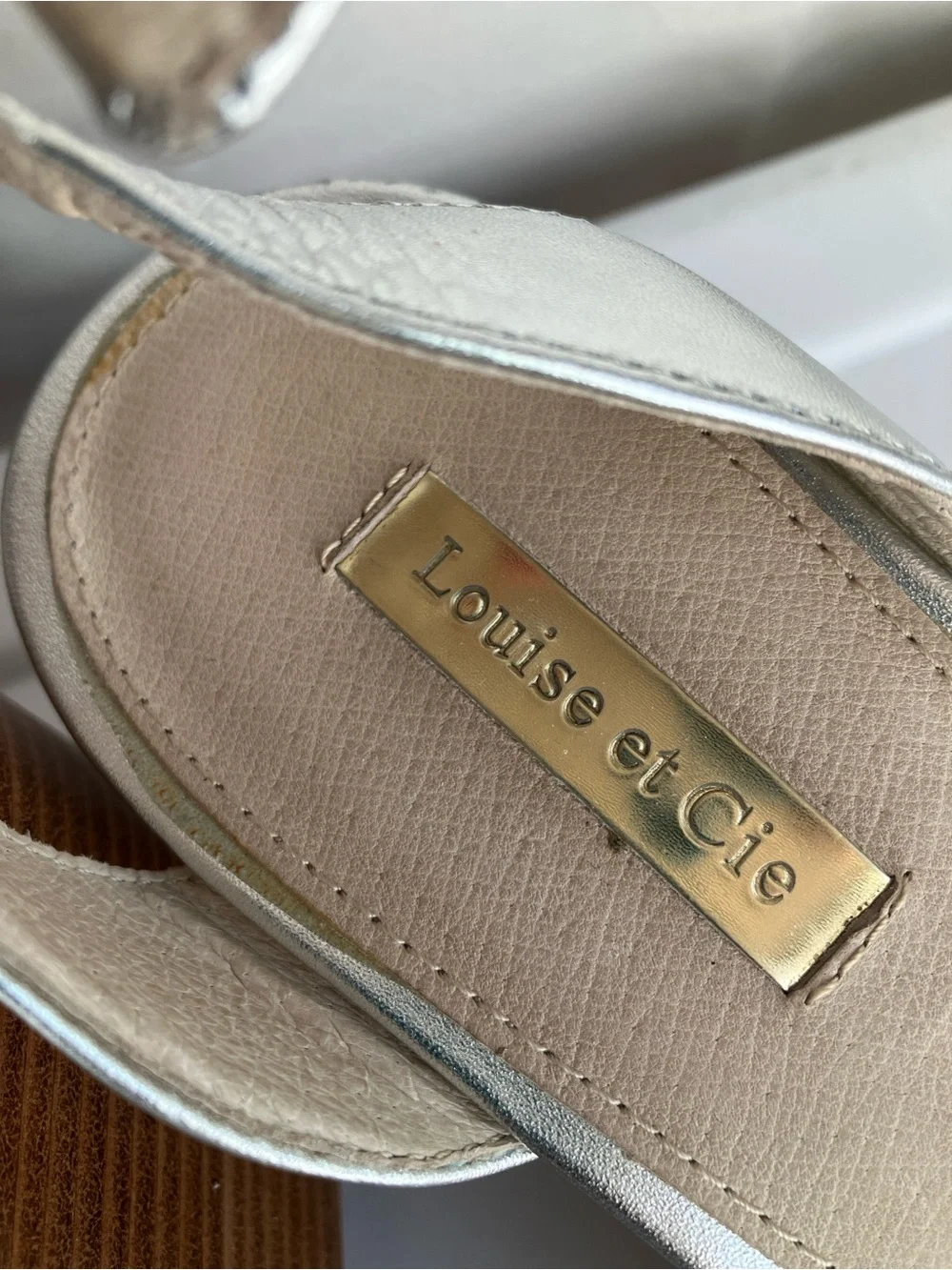 Louise et Cie Punya Wedge Sandals silver metallic leather wood heel size 9